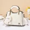 Bolso de estilo suave, nuevo y exquisito colgante de felpa multicolor de gran capacidad, bolso versátil de hombro y cruzado para mujer a la moda