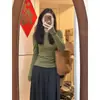 Algodón puro para otoño e invierno, capa base súper elegante para primavera para mujer, estilo nuevo, hombro normal, camiseta de manga larga, top verde militar