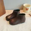 Botas infantis, botas curtas estilo Martin estilosas, novo estilo primavera e outono 2026, botas simples para meninas, botas de couro com sola macia, botas de princesa para bebês
