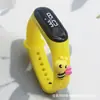 Atacado Controle por Toque À Prova D'água Mi 3 Boneca LED Relógio Eletrônico Cor Doce Mostrador Fofo Desenho Animado Relógio de Presente Display Digital