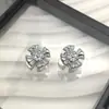 Pendientes de trébol hebilla de oreja para mujer Lujo ligero diseño de moda de alta gama versátiles temperamento personalidad 2022 nuevos pendientes de moda