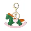 Chaveiro Pingente Cavalo de Balanço Infantil e Fofo Personalizado Pingente Criativo para Bolsa de Casal Cavalo de Madeira Desenho Animado Pingente para Mochila Escolar