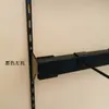 Accesorios para teléfonos móviles negros al por mayor Columna AA Columna de escalera Tubo cuadrado Izquierda y derecha Soporte Tienda de ropa Colgante lateral Colgante de cinco clavos Gancho largo