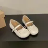 Sapatos de Salto Único Femininos Estilo JK Retrô Britânico com Saias de Moda Primavera, Novos Sapatos Mary Jane de Couro 2026 Bico Redondo
