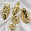 Anillos Metálicos Irregulares con Textura Retro de Nicho Europeo y Americano, Anillos Apilables de Moda y Únicos tipo Armadura para la Punta de los Dedos para Mujeres