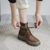 Botas Martin Femininas 2026 Novo Estilo Britânico Retrô Versátil Marrom Solado Grosso Botas Curtas Botas Simples Foscas Primavera e Outono Botas de Trabalho