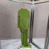 Vestido de Primavera/Verano 2026 Cuello Redondo Manga Larga Verde Fruta Corte Entallado Plisado Elegante Largo hasta el Suelo Estilo Europeo y Americano Transfronterizo