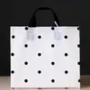 Bolsa tote de PE personalizada para mujer y niño, bolsa de embalaje para tienda de ropa, impresión de moda, maquillaje, regalo, bolsa tote con logo impreso