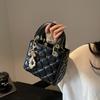 Bolsas de alta qualidade para mulheres 2024 Novo design de nicho Bolsa transversal Estilo de celebridade da internet Outono e inverno Bolsa acolchoada Princesa Diana
