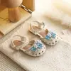Sapatos Femininos Infantis Sandálias Fechadas de Princesa 2026 Novo Estilo Primavera/Verão Meninas Pequenas Bebê Cristal Crianças Maiores Solado Macio