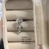 Brinco Stud Osso da Orelha em Aço Titânio 316L com Pingente de Patinha de Urso Estilo Doce-Cool, Amigável para Dormir Sem Remover, Joia para Piercing na Orelha com Rosca Externa