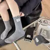 Calcetines de otoño e invierno a media pantorrilla con etiqueta de tela a rayas con volantes para mujer, calcetines apilados retro coreanos, calcetines de algodón para mujer, venta al por mayor para tiendas de Instagram
