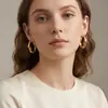 Pendientes Irregulares Retro para Mujer, Lujo Ligero, Pendientes de Acero de Titanio Chapados en Oro de Alta Gama, Diseño de Nicho, Pendientes para el Trabajo, Modernos y Versátiles