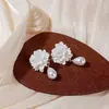 Pendientes de Pétalos Blancos Estilo Coreano de Alta Gama Silver Needle para Mujer, Elegantes Pendientes de Botón con Borla de Flor Transparente y Perla al por Mayor