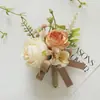Yi Yaguo 24105 Suprimentos para Casamento Banquete Convidados Flores Artificiais Lapela do Noivo e da Noiva Flores de Mão Cor Laranja Café