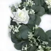 1 peça de guirlanda de flores artificiais verde exuberante de eucalipto e rosa branca de 16,92 polegadas, imitação de primavera e verão para decoração interna e externa, com folhas de eucalipto falsas realistas e decoração de rosas brancas, usada para porta da frente, casa, jardim, casamento, decoração de feriado