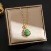Cadena de clavícula de acero de titanio estilo retro nacional moda candado de paz de jade colgante de izaje todo partido temperamento accesorios de estilo chino de alta calidad