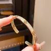 Pulseira Geométrica Redonda com Letra H de Zircônia Estilo Retrô Moderna para Roupas de Trabalho Elegante Retrô Acessível Luxo Joias de Alta Qualidade para Mulheres
