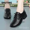 Sapatos da mamãe sola macia superfície macia estilo étnico sapatos de trabalho super macios e fáceis de usar para a mamãe usar