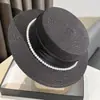 Novo Chapéu de Palha Plano com Proteção Solar de Cetim Pérola para Verão de Mulher Chapéu Elegante Francês para Mulher