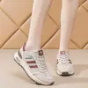 Sapatos Femininos de Fábrica Sapatos Brancos de Sola Grossa Temporada Feminina Novo Respirável Casual Sapatos Pai de Sola Grossa Sapatos Casuais Femininos da Moda