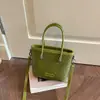 Bolso pequeño de alta gama con patrón tejido de nicho para mujer, nuevo bolso cruzado versátil de moda 2026, bolso tipo cubo de mano estilo ins