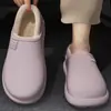 Chinelos de algodão impermeáveis em EVA para mulheres, novo estilo outono/inverno 2026, antiderrapantes, espessados, forrados com fleece, quentes e com design de abraço no calcanhar, também disponíveis para homens