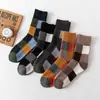 Calcetines nuevos de otoño e invierno Calcetines casuales japoneses para hombre Calcetines de lana de conejo gruesos y cálidos de rizo a cuadros