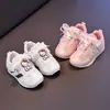Zapatos para Niñas 2026 Verano Nuevo Modelo Zapatillas Blancas Estilo Alemán para Niños Malla Transpirable Suela Suave Zapatos Deportivos para Correr para Niñas