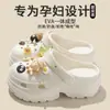 Sapatos femininos de sola grossa e com furos, novo estilo de sandálias de praia antiderrapantes com bico alto para mulheres, verão 2024