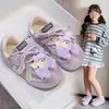 Zapatos Deportivos para Niñas Dibujo Animado Gato KT 2026 Nuevos Lindos Zapatos para Niños Antideslizantes Zapatos para Bebé Niña Suela Suave Zapatos de Entrenamiento Alemanes