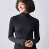 Suéter feminino premium de malha fina com mangas compridas para outono e inverno, feito de tecido delicado de malha fina, com modelagem solta, adequado para o trabalho, blusa de base tricotada pulôver