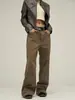 Calça Jeans Casual Americana com Corte Assimétrico Masculina Cleanfit Streetwear Cor Café Merade Perna Larga Solta