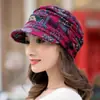 Gorra Versátil de Pico de Pato para Otoño e Invierno Felpa Floral Cálida para Mujeres de Mediana Edad y Mayores Ala Suave Estilo Étnico Exportación
