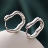 Brincos de metal geométricos irregulares estilo frio personalizados 2023 novos brincos femininos da moda simples versáteis