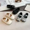 Zapatos pequeños de cuero estilo princesa para niñas, brillantes con diseño de diamantes y moño, suela suave, adecuados para combinar con faldas al salir, elegantes zapatos de vestir