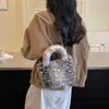 Bolso de Felpa con Lunares Otoño Invierno Estilo Coreano para Mujer Versátil Cadena Hombro Cruzado Bolso Cubo Nicho para Viajes