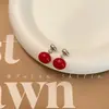 Aretes de Bola de Pelo con Lazo Rojo Ankora para Nochevieja, Exquisitos Retro, Simples, de Gama Alta y Versátiles, Pendientes Elegantes