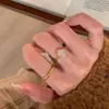 Anillo de Apilamiento de Diamantes Oversize de Lujo Accesible Estilo Medieval Vigilante para Mujer, Versátil, de Gama Alta, Diseño Elegante y Exquisito