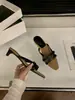 Primeiro Encontro com os Novos Sandálias Slip-On de Salto Grosso Estilo Francês da Temporada, Sapatos de Fada para Uso ao Ar Livre, Novo Modelo de Verão 2026, Perfeitos para Combinar com Vestidos