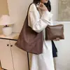 Bolso de Hombro Retro de Gamuza Blando para Mujer 2024 Nuevo Popular Otoño e Invierno Gran Capacidad Bolso Cubo Caliente