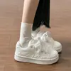 Plataforma Mais Vendida Sapatos Brancos Femininos 2026 Primavera Novo Estilo Coreano Versátil Sapatos de Pão Tênis de Skate Leve Sola Macia Sapatos Esportivos
