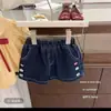 Conjunto Infantil Feminino Verão 2026 Nova Blusa Amarela Fofa Gola Boneca com Shorts Jeans Casuais