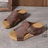 Pantuflas de cuña de talla grande transfronterizas para mujer 2025 Verano Nuevo Estilo Europeo y Americano Retro Ligeras con Remaches Pantuflas de Exterior para Mujer