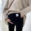 Leggings de maternidade para primavera e outono, adequados para uso ao ar livre no outono e inverno, com forro de fleece que não aperta a barriga, novo modelo 2026 calças quentes para gestantes