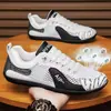 Sapatos masculinos 2026 novo verão malha respirável slip-on sola macia esportivos casuais versáteis modernos para homens