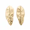 Pendientes Metálicos Brillantes con Forma de Hoja Transfronterizos Europeos y Americanos, Pendientes Statement Únicos y Elegantes con un Toque de Gama Alta de Nicho