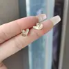 Brincos de Tarraxa Mini Coração Coreanos Minimalistas de Nicho Femininos Fofos Pequenos Brincos de Diamante Joias Simples Atacado