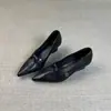 Zapatos de mujer de piel de oveja súper suaves con punta fina estilo francés, modelo nuevo 2026, tacón de cuña, corte bajo, tacones altos versátiles y elegantes para el lugar de trabajo y para ir al trabajo