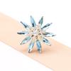 Elegante y Temperamental Broche Giratorio Estilo Copo de Nieve con Incrustaciones de Piedras Combinable Cristal Blanco Azul Estilo Unisex